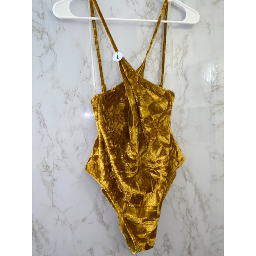 • FOREVER 21 SUEDE MUSTARD BATHING SUIT 👙 •